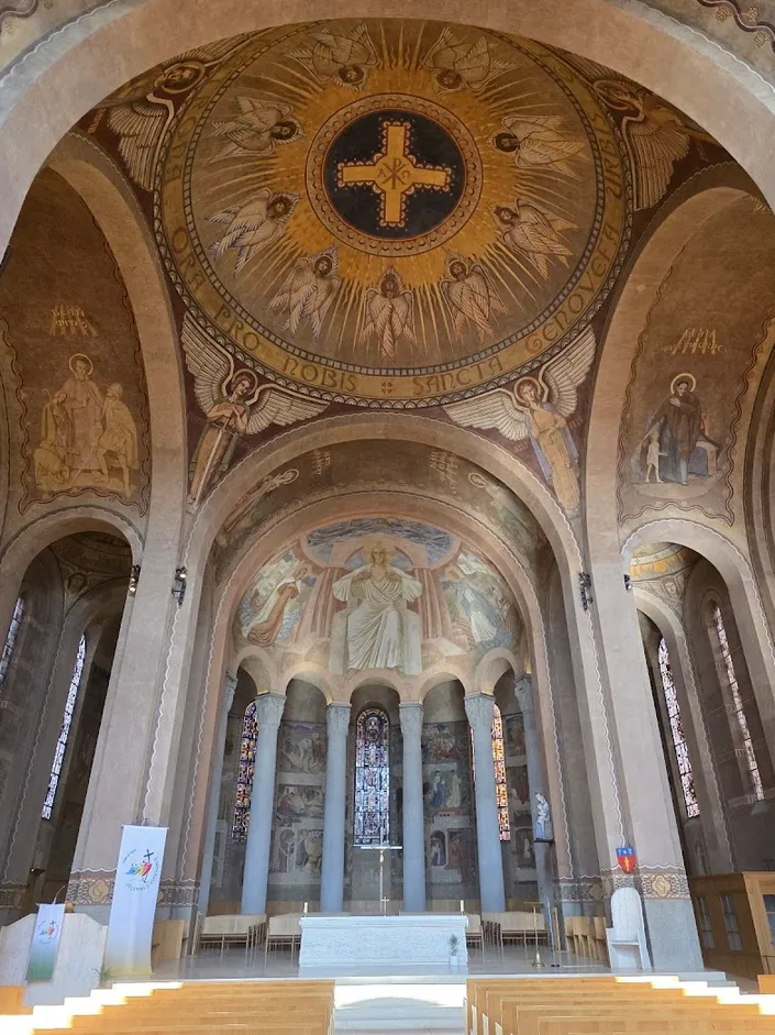 Cathédrale Sainte Geneviève et Saint Maurice