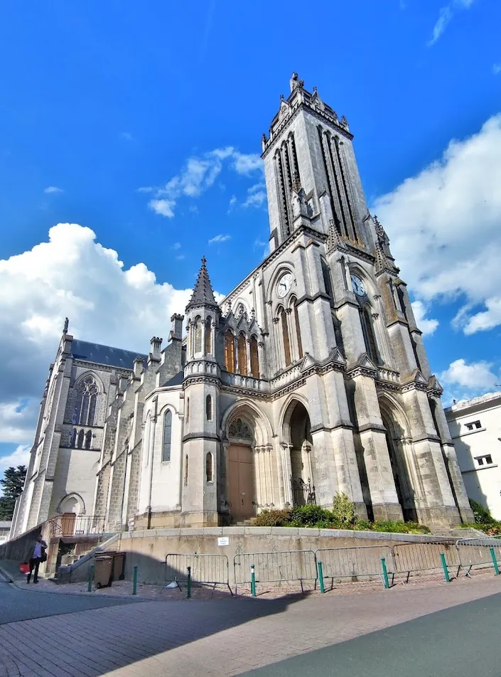 Église Saint-Pierre, Cholet